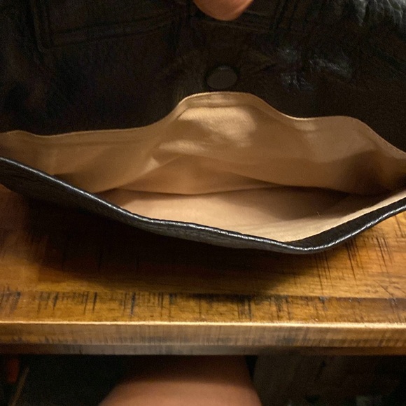 Liz Claiborne New York Genuine Leather Black & Gold Flap Shoulder Bag Purse - Picture 8 of 15